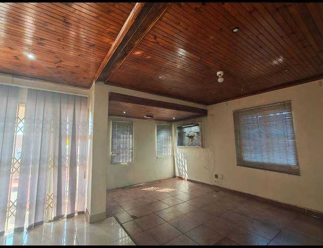 3 BEDROOM FREESTANDING FOR SALE IN WOODVIEW